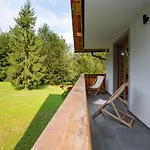 Apartman The Woodland Nook - Classic Two Bedroom With Balcony *