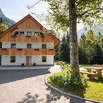 The Woodland Nook - Classic Two Bedroom With Balcony Bohinji-tó