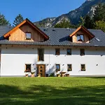 The Woodland Nook - Classic Two Bedroom With Balcony Daire Bohinj