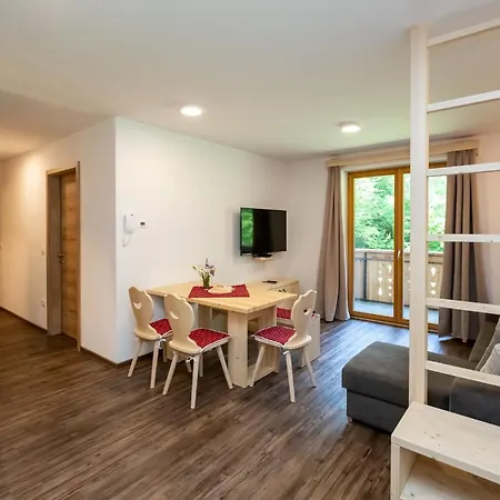 The Woodland Nook - Classic Two Bedroom With Balcony *