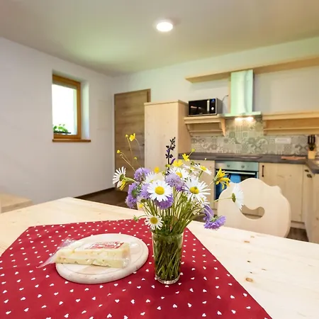 Apartment The Woodland Nook - Classic Two Bedroom With Balcony