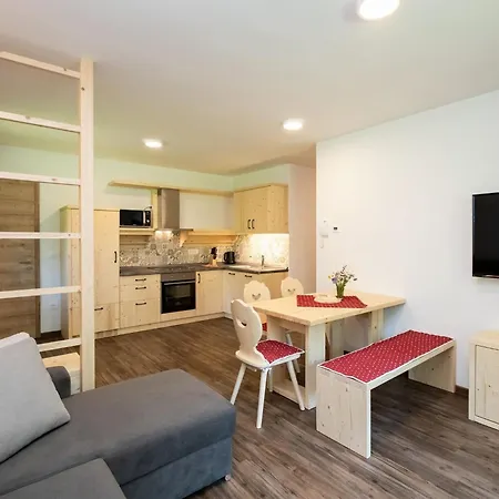 The Woodland Nook - Classic Two Bedroom With Balcony Apartment Bohinj