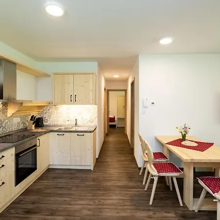 The Woodland Nook - Classic Two Bedroom With Balcony