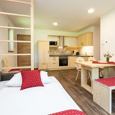 Daire The Woodland Nook - Classic Two Bedroom With Balcony Bohinj