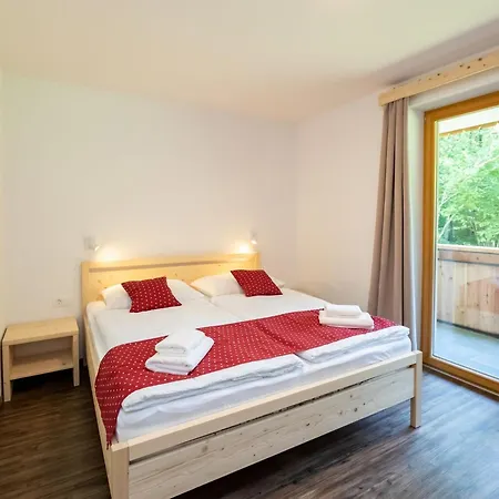 Apartment The Woodland Nook - Classic Two Bedroom With Balcony