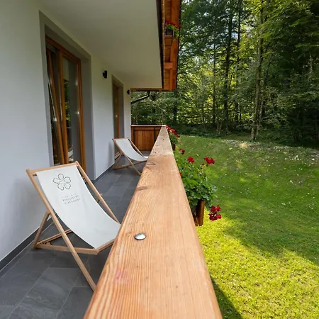 The Woodland Nook - Classic Two Bedroom With Balcony