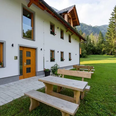 Apartman The Woodland Nook - Classic Two Bedroom With Balcony