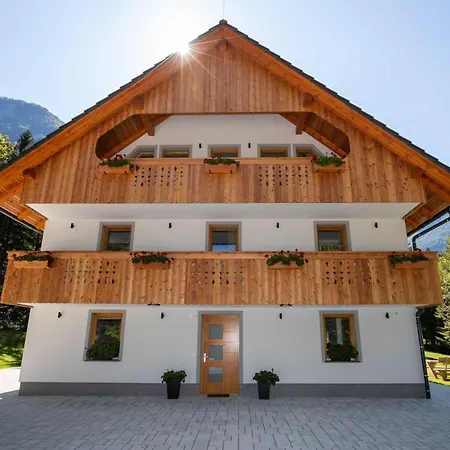 Apartman The Woodland Nook - Classic Two Bedroom With Balcony