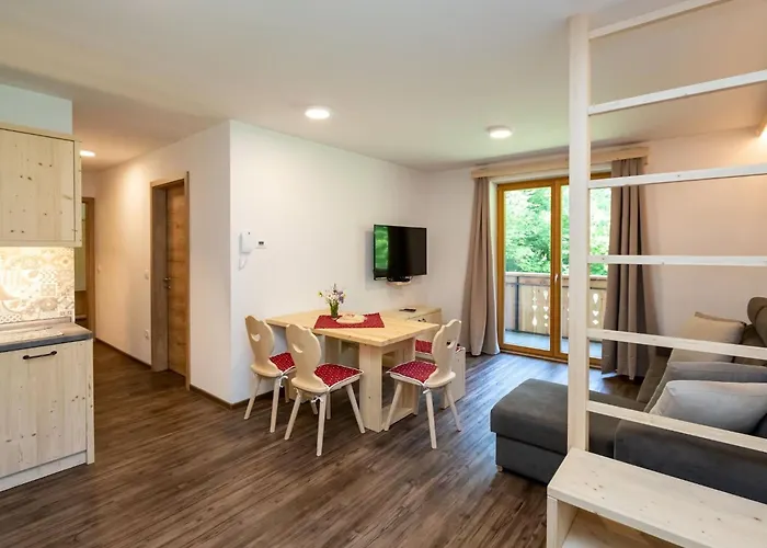 The Woodland Nook - Classic Two Bedroom With Balcony *