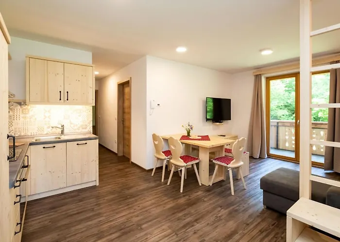 The Woodland Nook - Classic Two Bedroom With Balcony