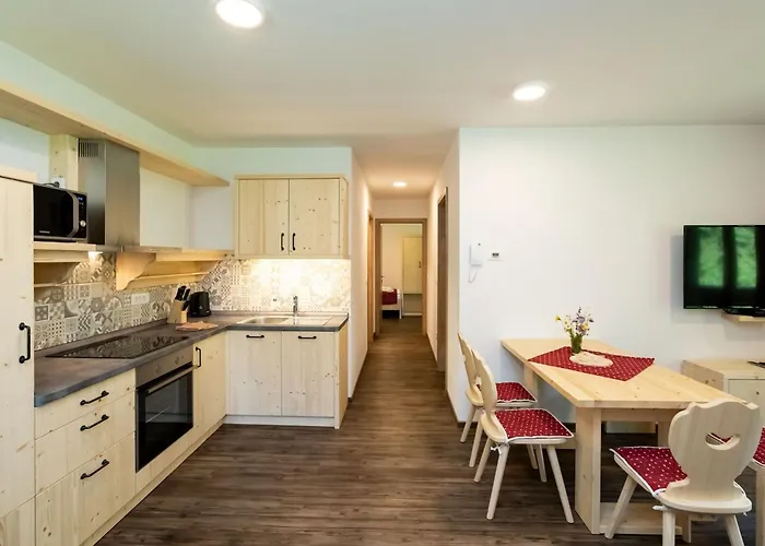 The Woodland Nook - Classic Two Bedroom With Balcony