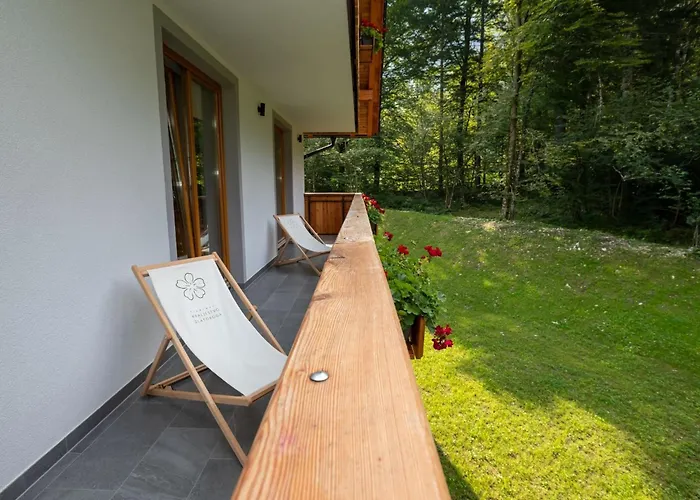 The Woodland Nook - Classic Two Bedroom With Balcony