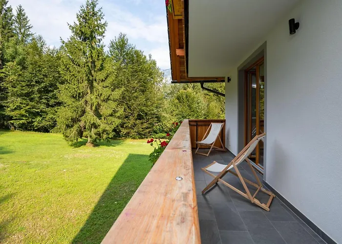 Apartman The Woodland Nook - Classic Two Bedroom With Balcony *