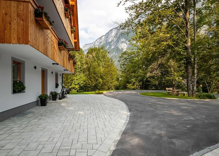 Apartman The Woodland Nook - Classic Two Bedroom With Balcony *