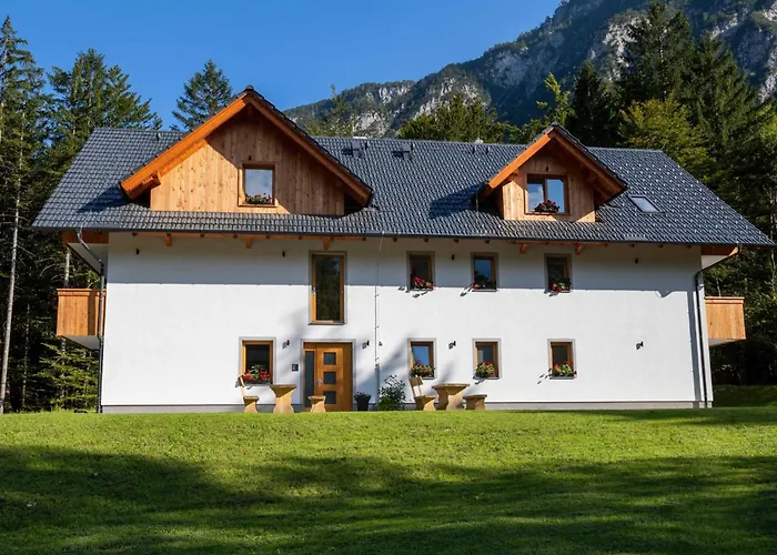 The Woodland Nook - Classic Two Bedroom With Balcony Apartman Bohinji-tó